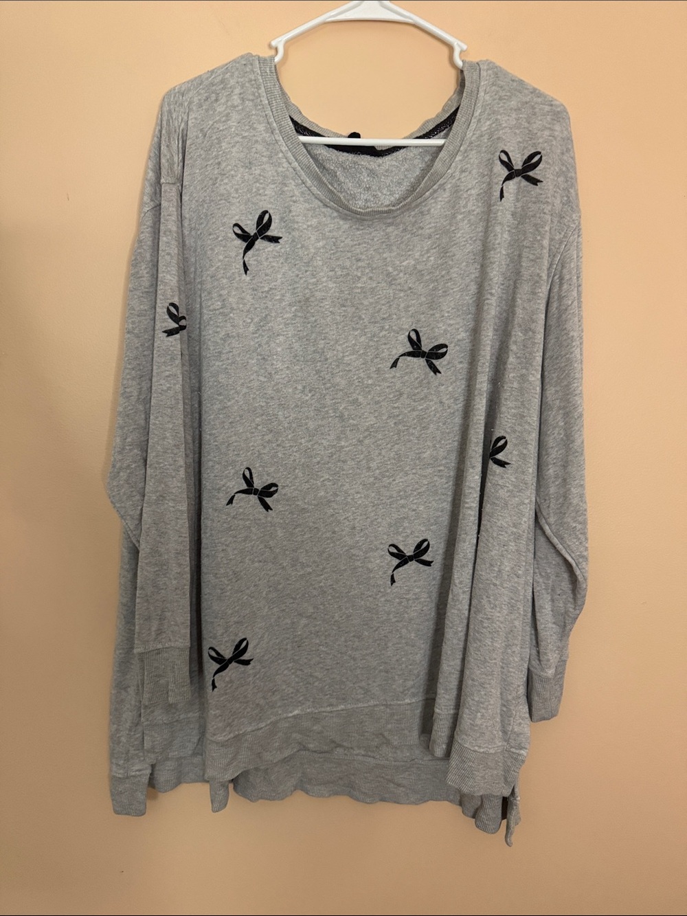 Lightweight Gray Bow-Print Women's Sweater
